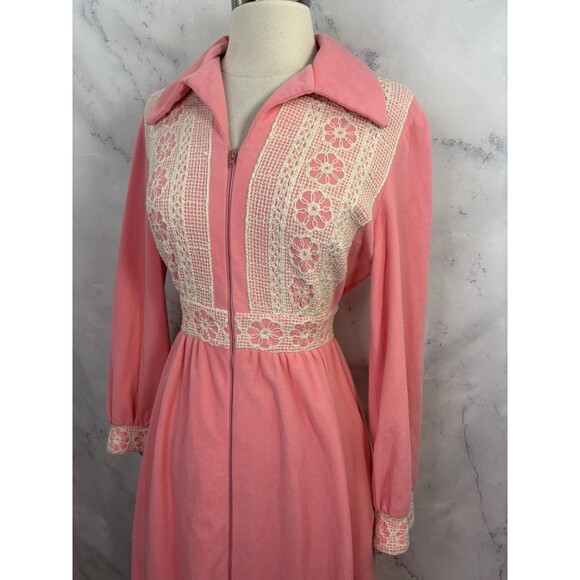 Vtg 60s 70s Prairie Loungewear House Dress M Hostess Coat Robe Bubble Gum Pink - Picture 16 of 16